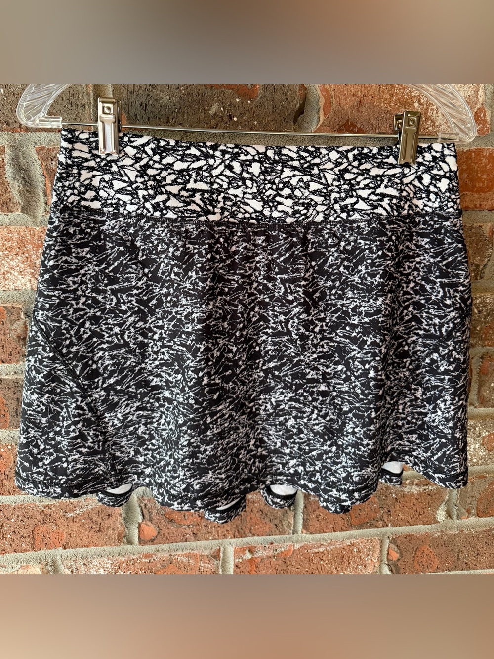 Lululemon Circuit Breaker Black & White Printed Skort - size 6